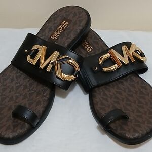 Michael Kors Flat Sandals crafted with leather upper.